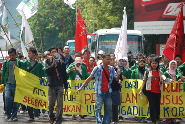 8demo-mahasiswa.jpg