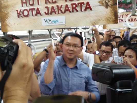 30hut-dki-ahok-keliling-naik-krl-bertema-sejarah-d35l5AXbQW.jpg