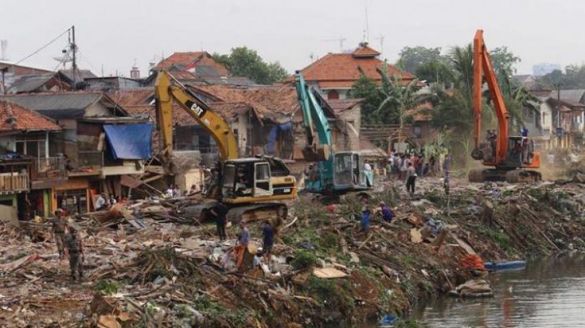 11penggusuran-kampung-pulo-jakarta-timur.jpg