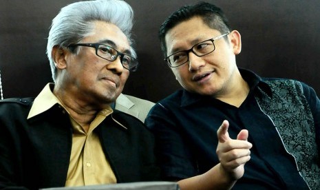 2adnan-buyung-nasution-kiri-berbincang-dengan-mantan-_140128130302-585.jpg