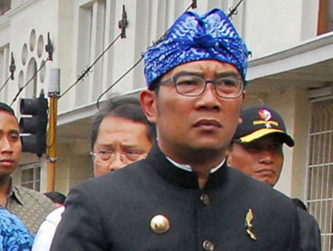 96ridwan-kamil-walkot.jpg