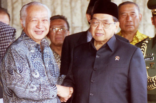 75gus-dur-soeharto.jpg