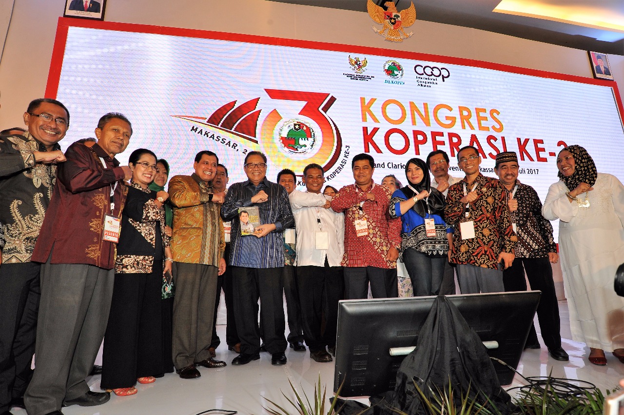 42MENKOP-NURDIN-HALID-PENUTUPAN-KONGRES-KOPERASI.jpg