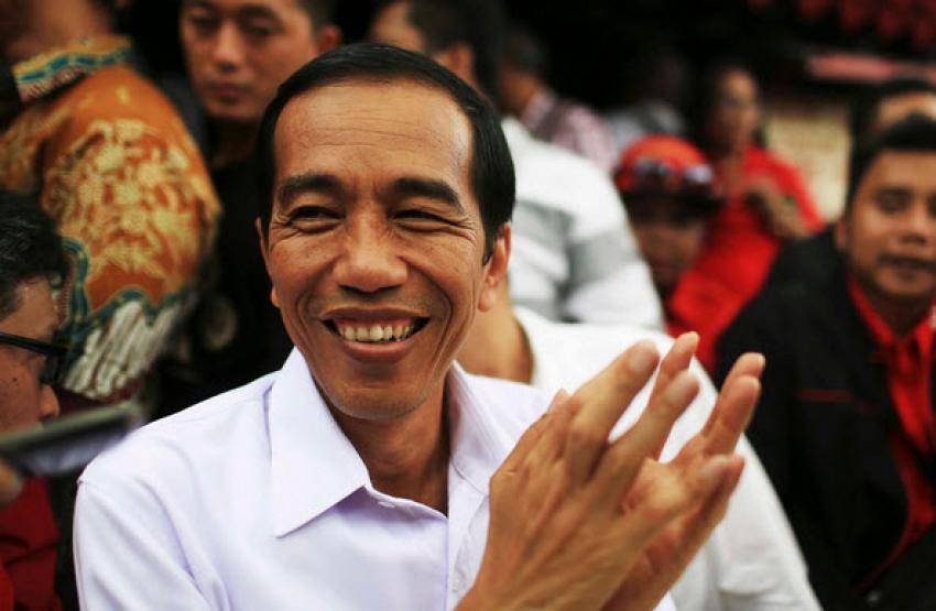 35Jokowisenyum.jpg