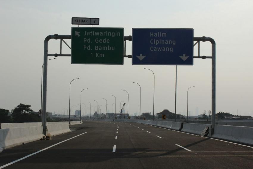 72Tol-Becakayu.jpg