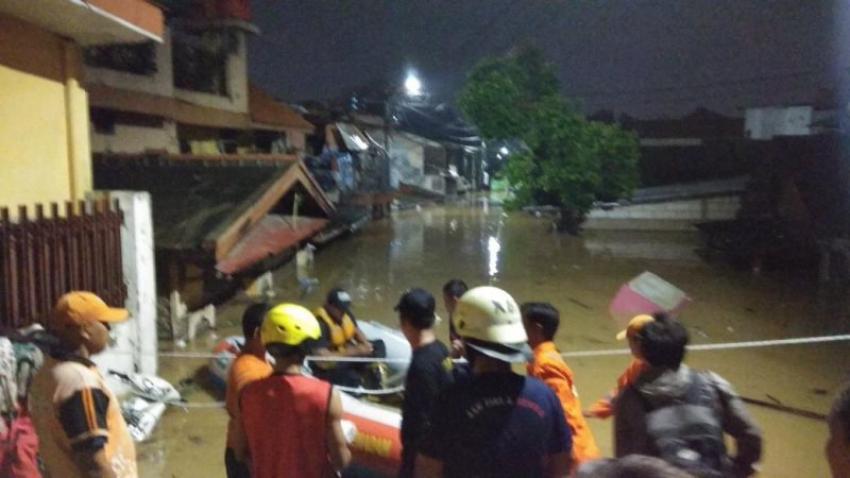 56korban-banjir-rawajati-bertahan-di-kolong-flyover-tY5IDUdQcL.jpg