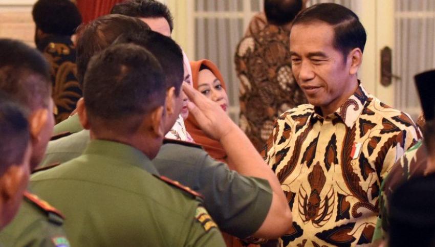 23Jokowi-alus.jpg